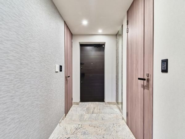 2LDK Apartment for Sale in Kojimachi, Chiyoda, Tokyo - Thumbnail 2