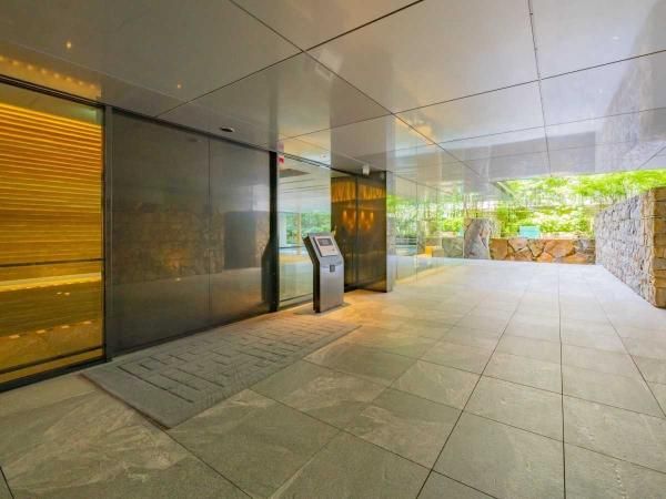 2LDK Apartment for Sale in Chiyoda, Tokyo Near Hanzomon Station - Thumbnail 4