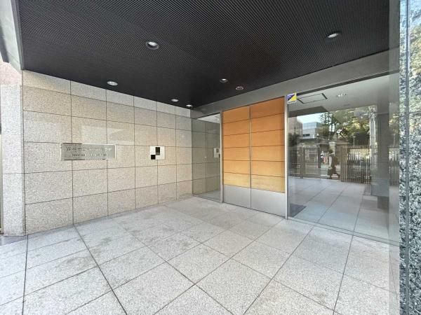 2LDK Apartment in Nishi-Azabu, Minato-ku, Tokyo for Sale - Thumbnail 3