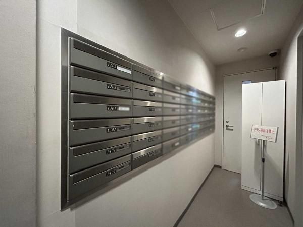 2LDK Apartment in Nishi-Azabu, Minato-ku, Tokyo for Sale - Thumbnail 2