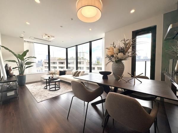 3LDK Apartment in Shirokane, Minato-ku, Tokyo for Sale - Thumbnail 3