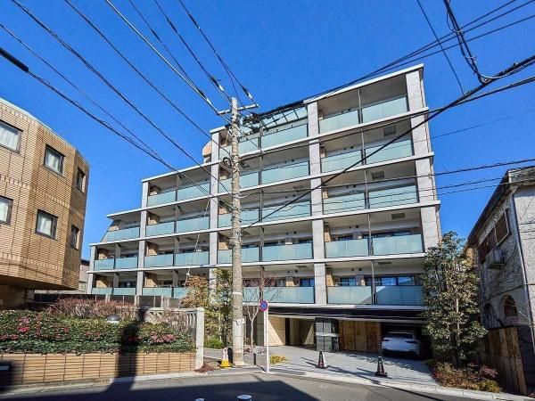 1LDK Apartment with Private Garden in Shibuya, Tokyo - Thumbnail 4