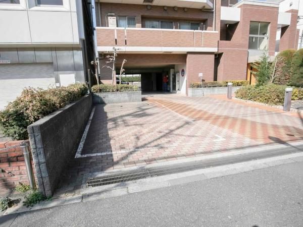 2LDK Apartment for Sale in Shinagawa, Tokyo - Thumbnail 3