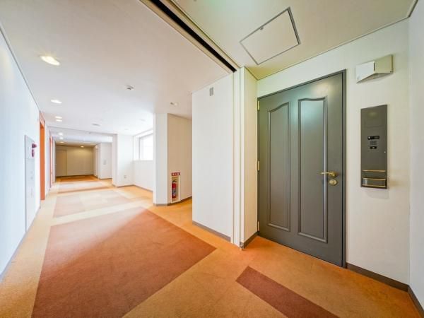 Renovated 2LDK Apartment in Gate City Osaki South Park Tower, Shinagawa - Thumbnail 3