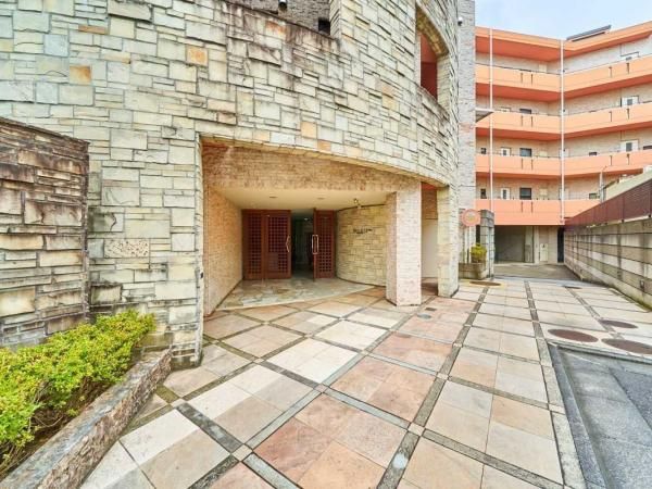 Renovated 2LDK Apartment in Higashi-Oi, Shinagawa, Tokyo - Thumbnail 3