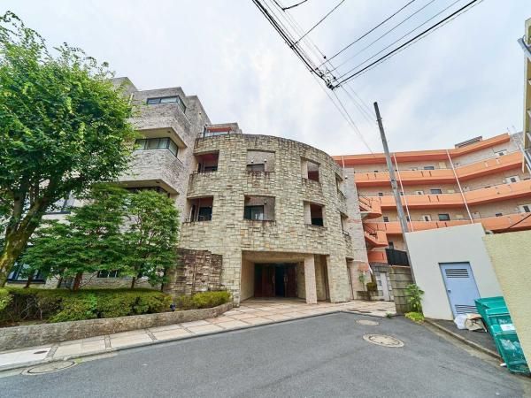 Renovated 2LDK Apartment in Higashi-Oi, Shinagawa, Tokyo - Thumbnail 2