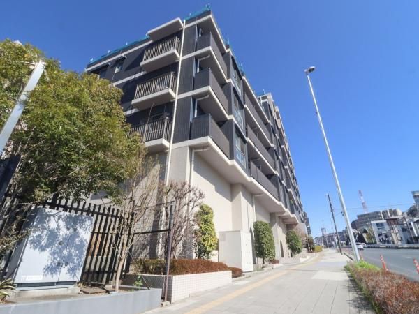 Renovated 3LDK Apartment for Sale in Shin-Ishikawa, Yokohama - Thumbnail 2