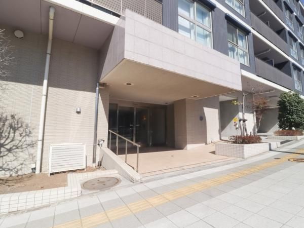 Renovated 3LDK Apartment for Sale in Shin-Ishikawa, Yokohama - Thumbnail 3