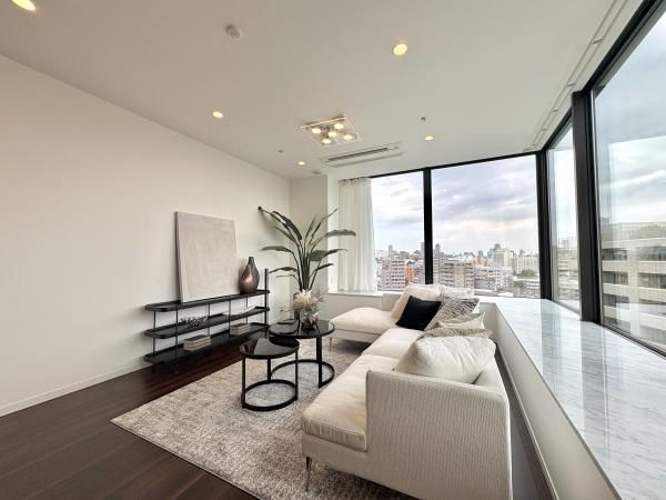 3LDK Apartment for Sale in Minato-ku, Tokyo - 80.32 m² - Thumbnail 4