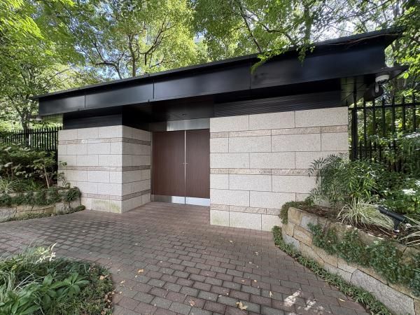 3LDK Apartment for Sale in Minato-ku, Tokyo - 80.32 m² - Thumbnail 3