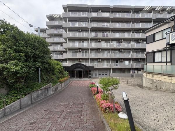 3LDK Apartment for Sale in Shishigaya, Tsurumi-ku, Yokohama - Thumbnail 2