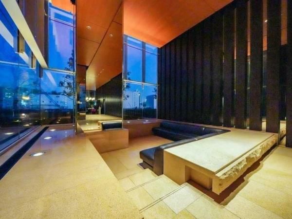 1LDK Apartment for Sale in Konan, Minato-ku, Tokyo - 71.11m² - Thumbnail 4
