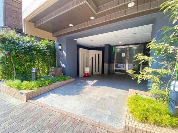 2LDK Apartment for Sale in Nishi-Azabu, Minato-ku, Tokyo - Thumbnail 2