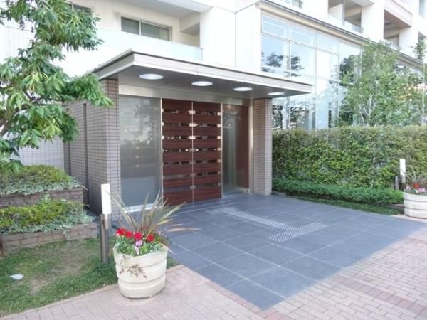 2LDK Apartment for Sale in Akasaka, Minato-ku, Tokyo - Thumbnail 3