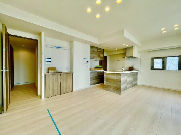 Renovated 3LDK Apartment in Bunkyo Ward, Tokyo – 72m² - Thumbnail 3