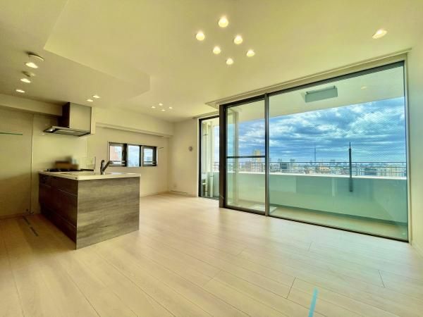 Renovated 3LDK Apartment in Bunkyo Ward, Tokyo – 72m² - Thumbnail 2