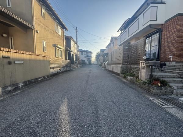 Spacious 4LDK+2S+Loft House in Yachiyo, Chiba | 2002 Build - Thumbnail 4