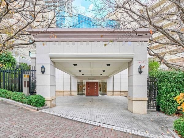 1LDK Apartment for Sale in Shirokane, Minato-ku, Tokyo - Thumbnail 2