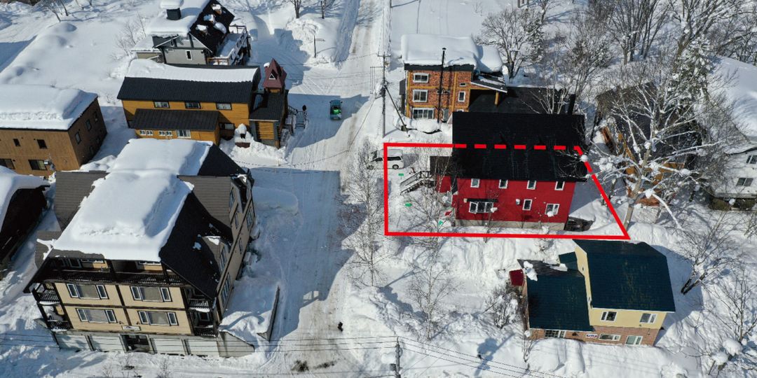 Red Ski House - Niseko Hirafu 10-Bedroom Property for Sale - Thumbnail 3