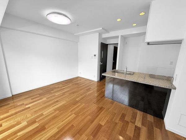 1LDK Apartment for Sale in Minato-ku, Tokyo, 39.23m2 - Thumbnail 4