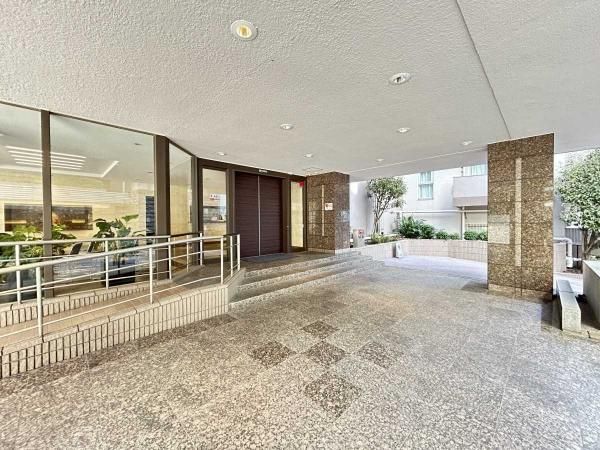 1LDK Apartment for Sale in Gobancho, Chiyoda, Tokyo - Thumbnail 2