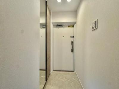 Renovated 2LDK+S Apartment for Sale in Nishi-ku, Yokohama — Front_door, Nishi, Kanagawa