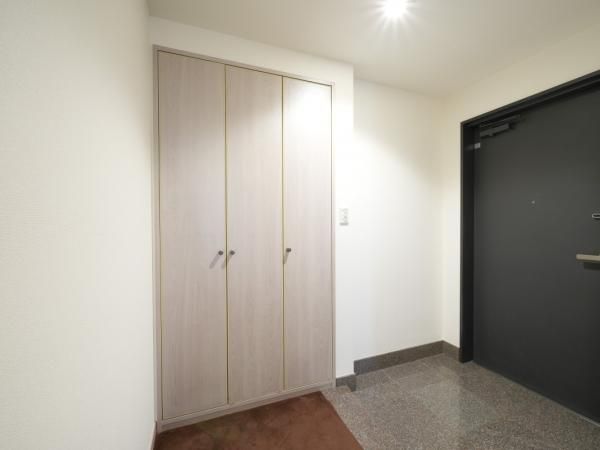 2LDK Apartment for Sale in Ebisu Garden Place, Meguro-ku - Thumbnail 4