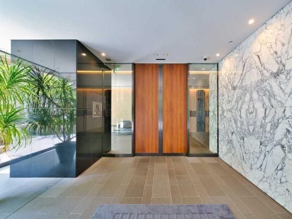 Renovated 2LDK Apartment in PROUD Kudanminami, Chiyoda, Tokyo - Thumbnail 4