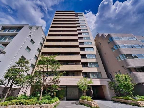 Renovated 2LDK Apartment in PROUD Kudanminami, Chiyoda, Tokyo - Thumbnail 2