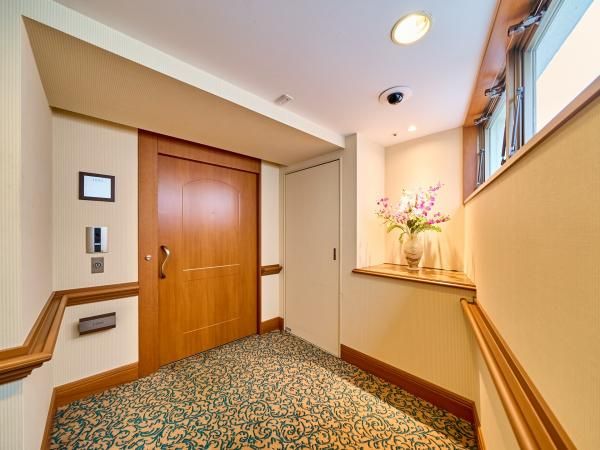 Premium 2LDK Apartment for Sale in Shirokane, Minato-ku - Thumbnail 4