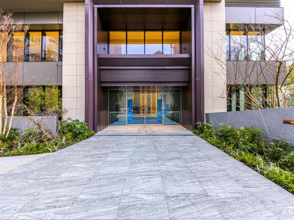 New 3LDK Apartment on 33rd Floor in Edogawa, Tokyo - Thumbnail 2