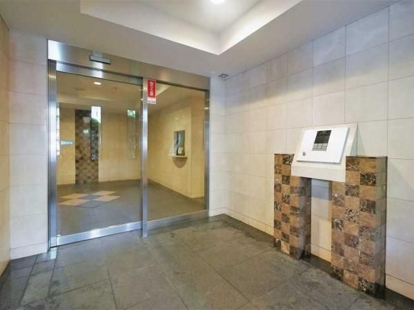 1LDK Apartment for Sale in Nishi-Azabu, Minato-ku, Tokyo - Thumbnail 2