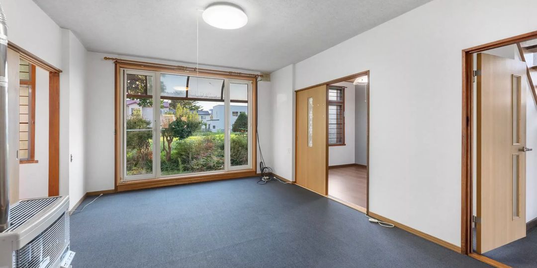 Renovated 4-Bedroom House on 363 sqm Land in Kutchan - Thumbnail 4