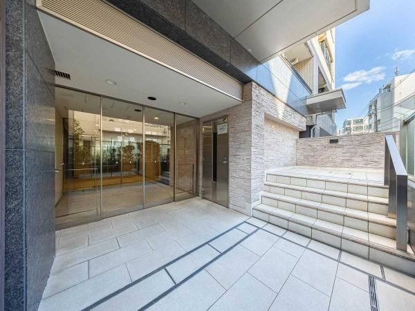 2LDK Geo Yotsuya Sakamachi Apartment for Sale in Shinjuku - Thumbnail 4