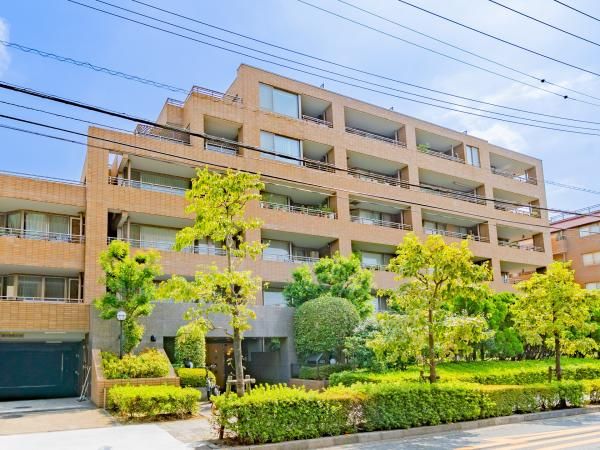 Spacious 4LDK Apartment in Setagaya, Tokyo - Thumbnail 2