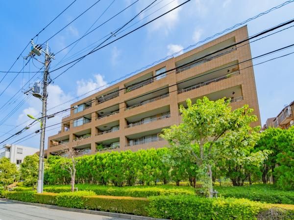 Spacious 4LDK Apartment in Setagaya, Tokyo - Thumbnail 3