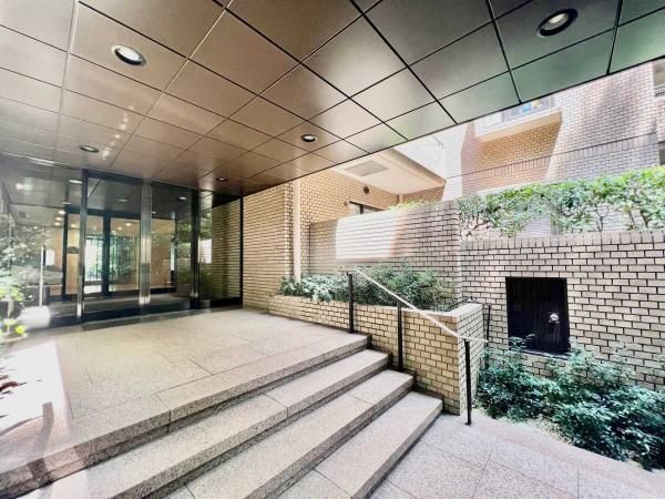3LDK Apartment for Sale in Hiroo, Shibuya-ku, Tokyo - Thumbnail 2