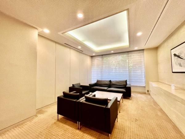3LDK Apartment for Sale in Hiroo, Shibuya-ku, Tokyo - Thumbnail 4