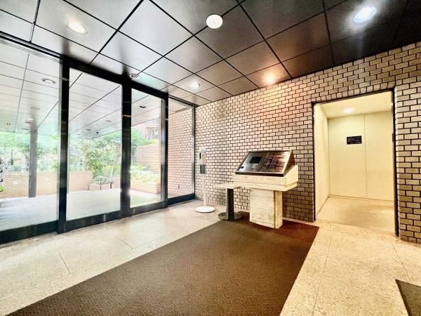 3LDK Apartment for Sale in Hiroo, Shibuya-ku, Tokyo - Thumbnail 3