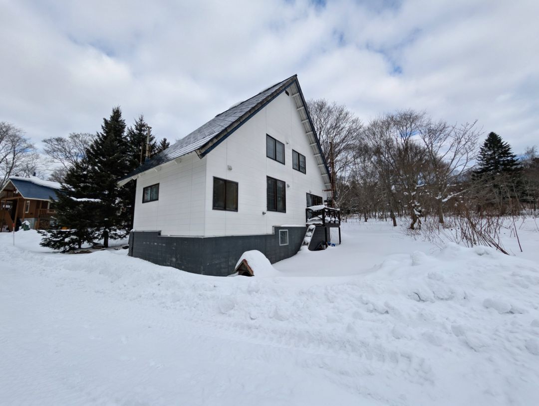 Classic Ski Cabin for Sale in Niseko Royal Town, Hokkaido - Thumbnail 2