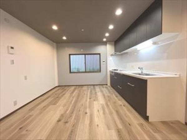 4LDK Used Detached House in Sumiyoshi-ku, Osaka - Thumbnail 2