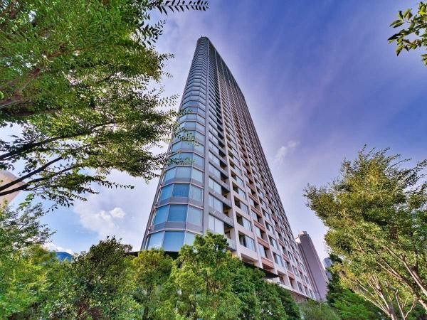 2LDK Apartment for Sale in Akasaka, Minato-ku, Tokyo - Thumbnail 2