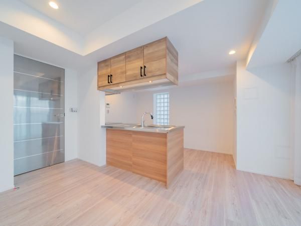 1LDK Apartment for Sale in Shoto, Shibuya, Tokyo - 77m² - Thumbnail 3