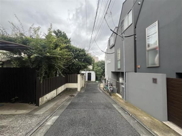 2LDK+S+Loft House in Minami-Aoyama, Minato-ku, Tokyo - Thumbnail 2