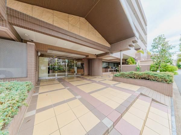 4LDK Top Floor Apartment in Edogawa-ku Tokyo - Thumbnail 3