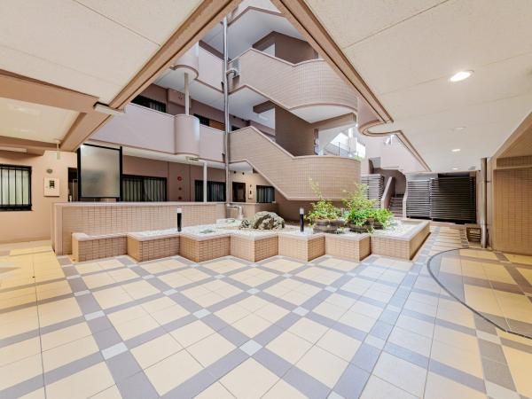 4LDK Top Floor Apartment in Edogawa-ku Tokyo - Thumbnail 2