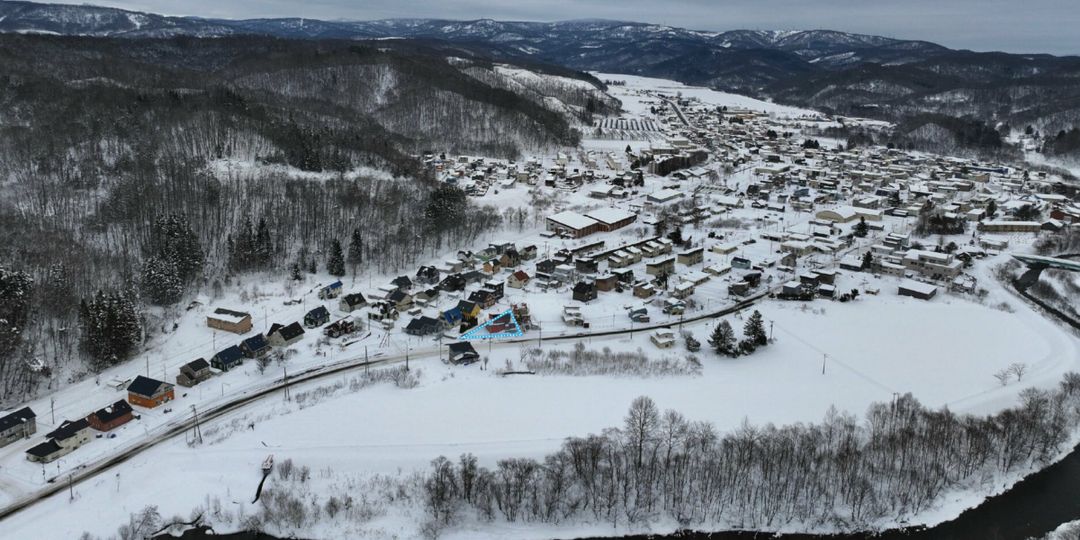 Kimobetsu Red House: 6-Bedroom Home Near Rusutsu & Niseko - Thumbnail 3