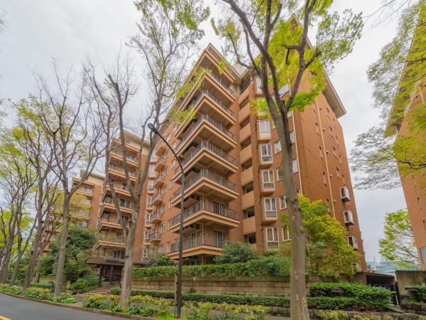 Spacious 2LDK Apartment for Sale in Hiroo, Shibuya-ku - Thumbnail 3