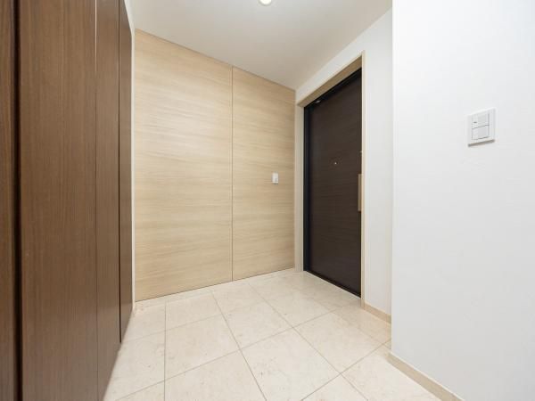 2LDK Apartment for Sale in Roppongi, Minato-ku, Tokyo - Thumbnail 3