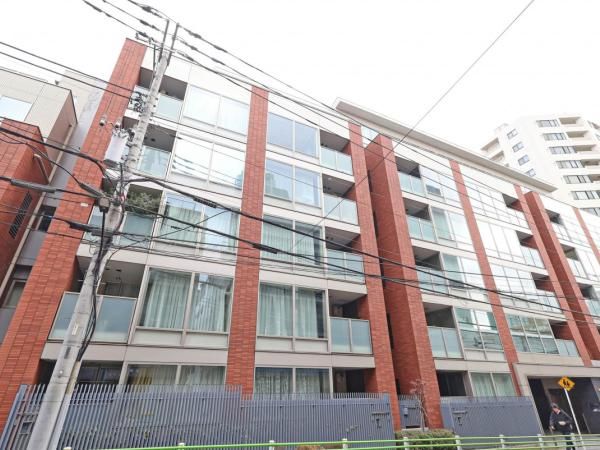 2LDK Apartment for Sale in Akasaka, Minato-ku, Tokyo - Thumbnail 2